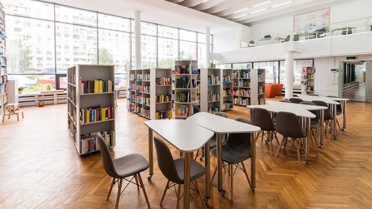 vending aparati u skolskoj prostoriji