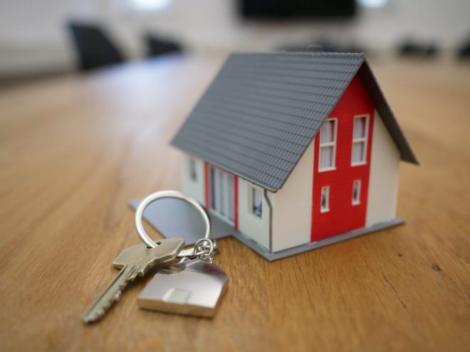kućica-nekretnina-ključevi